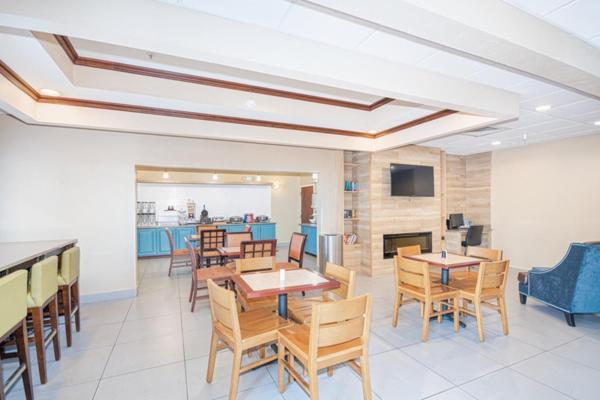 Hotel Country & By Radisson, Midway - Tallahassee West Midway (Gadsden County)
