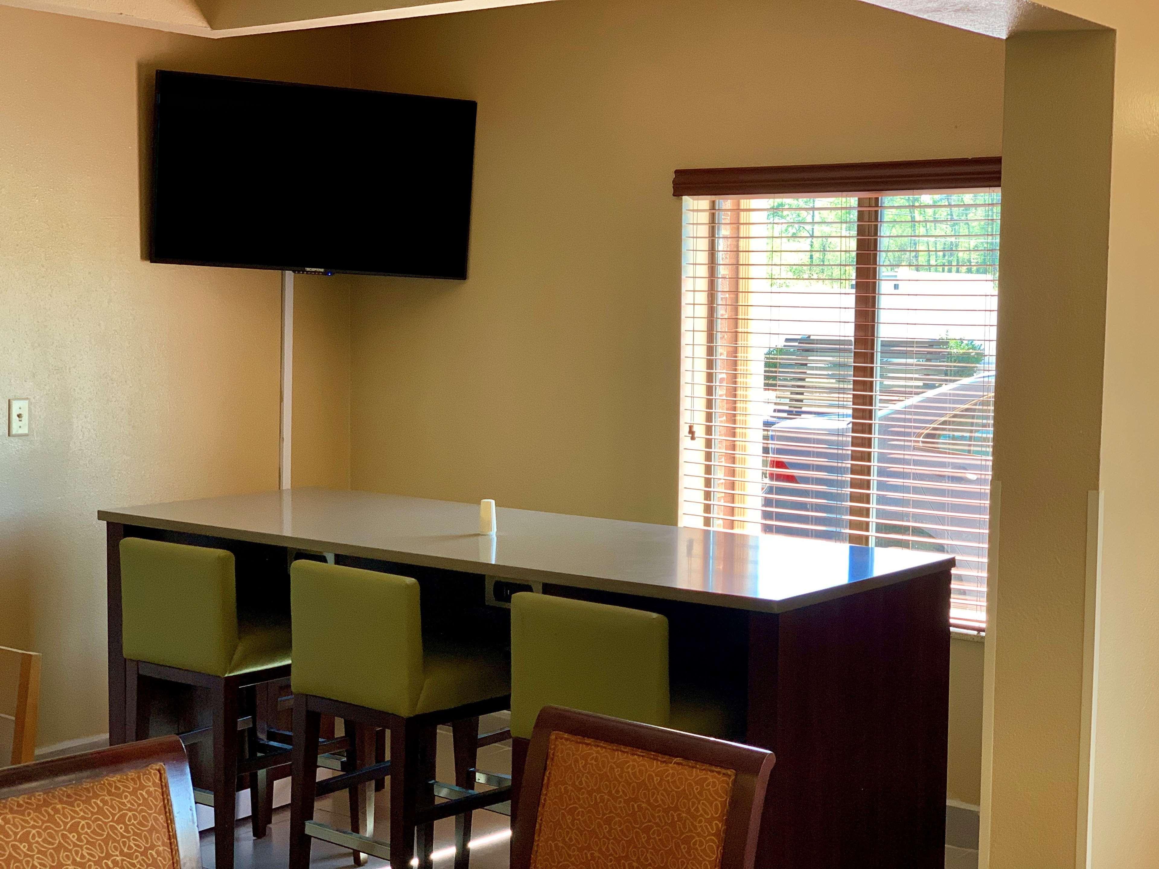 Country & By Radisson, Midway - Tallahassee West Midway (Gadsden County)