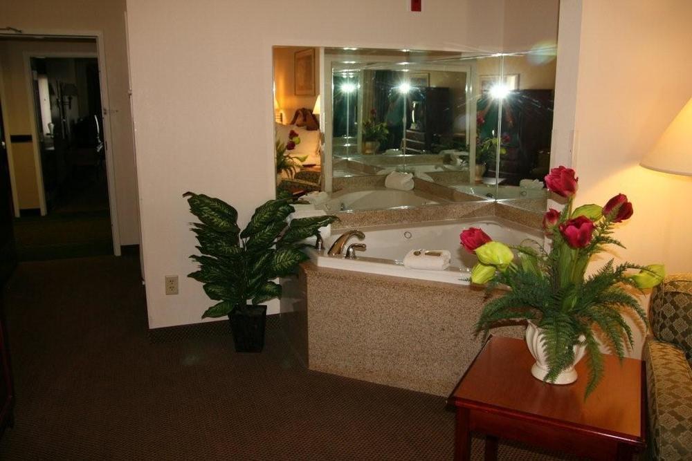 Country & By Radisson, Midway - Tallahassee West Hotel Midway (Gadsden County)