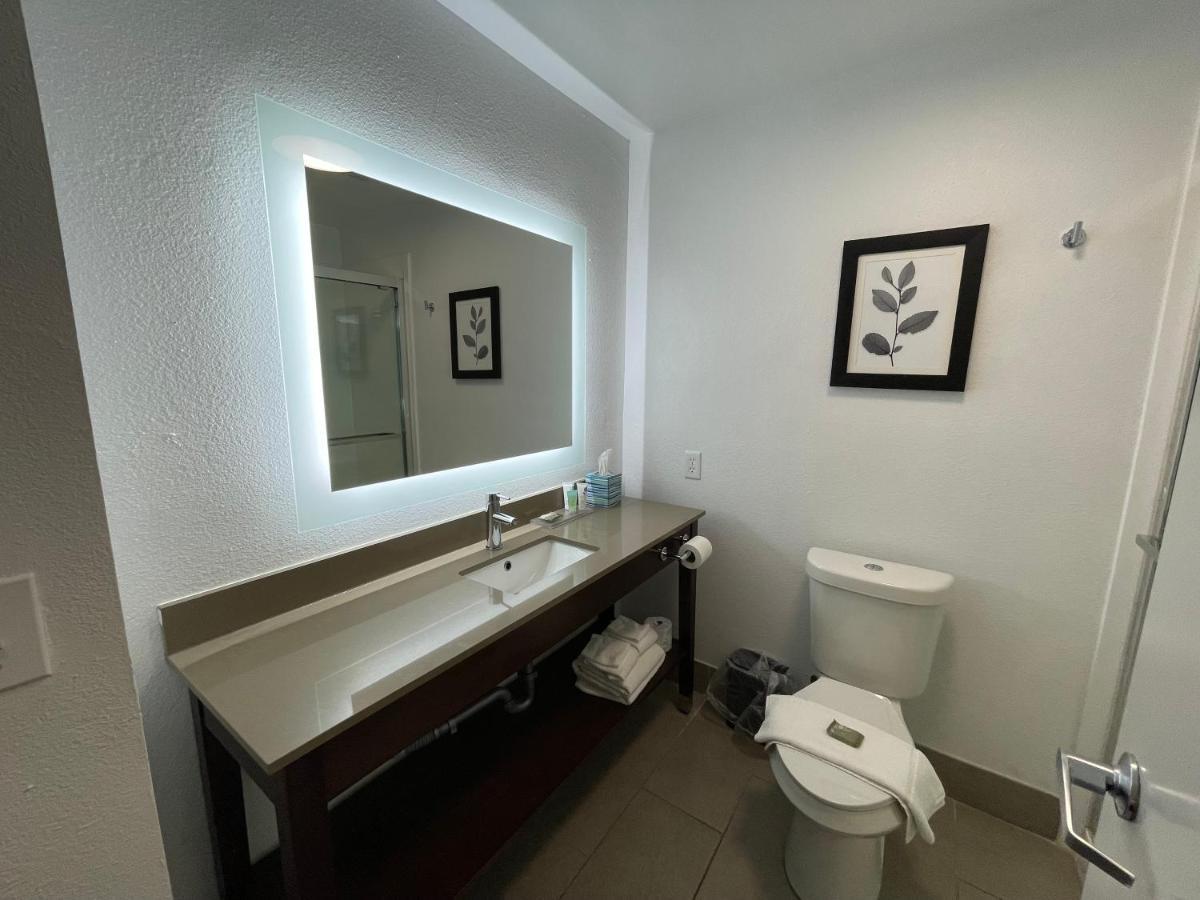 Country & By Radisson, Midway - Tallahassee West Hotel