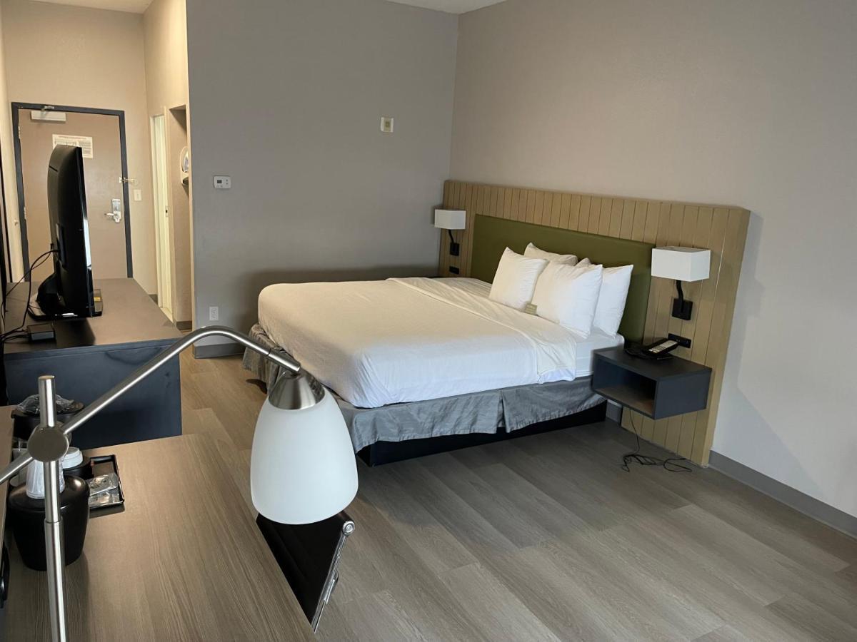 Country & By Radisson, Midway - Tallahassee West Hotel 3*