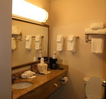 Country & By Radisson, Midway - Tallahassee West Hotel