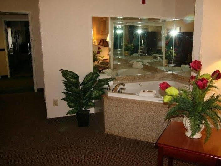Hotel Country & By Radisson, Midway - Tallahassee West 3*